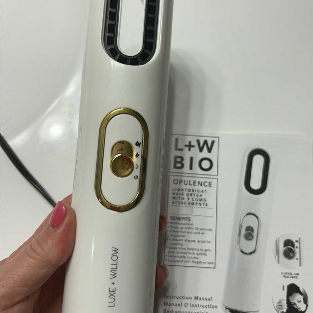 White and Gold Hair Straightener - Picture 4 of 5